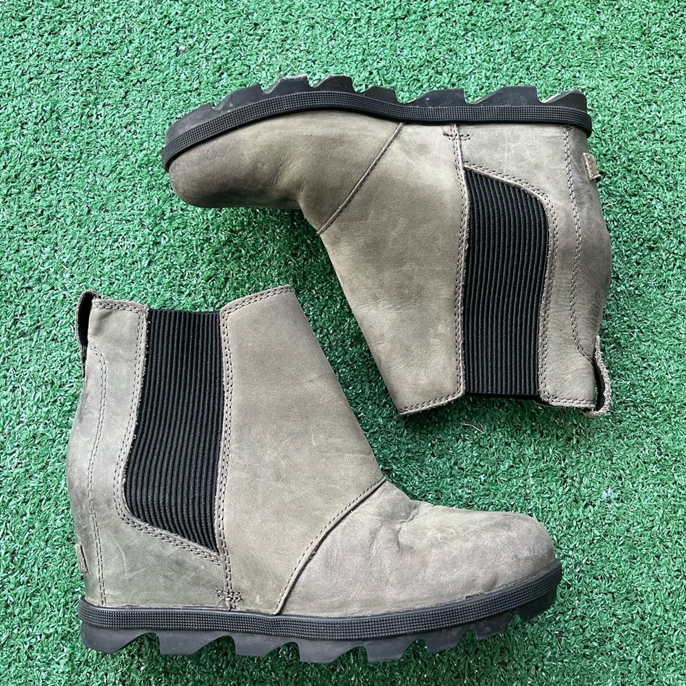 Green Sorel Chelsea Boots